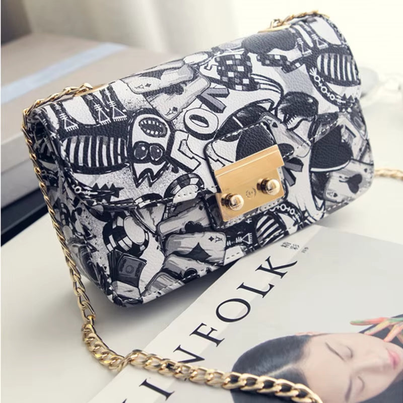 2022 New Women Bags Summer Graffiti Ladies Designer Handbags High Quality Chain Mini Bag Women Messenger Bags for Women Clutch