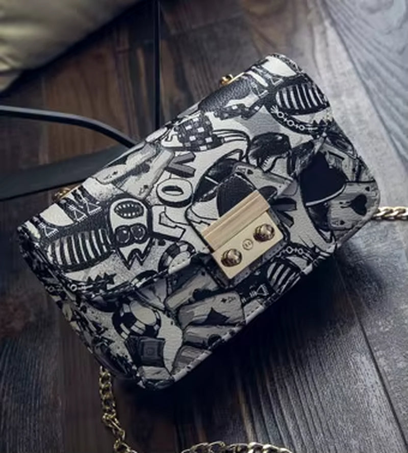 2022 New Women Bags Summer Graffiti Ladies Designer Handbags High Quality Chain Mini Bag Women Messenger Bags for Women Clutch